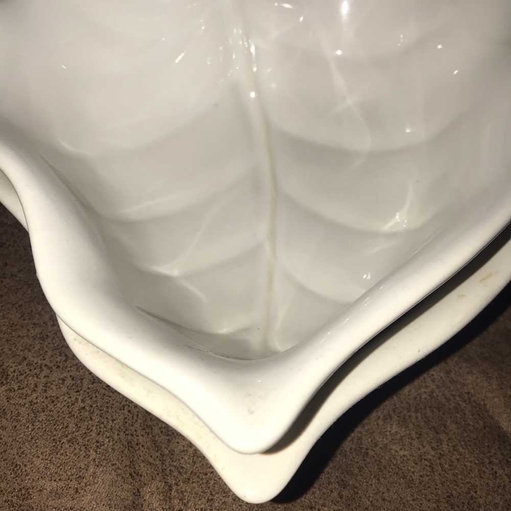 Small white ceramic leaf bowl by Cindy Crawford - Picture 3 of 7